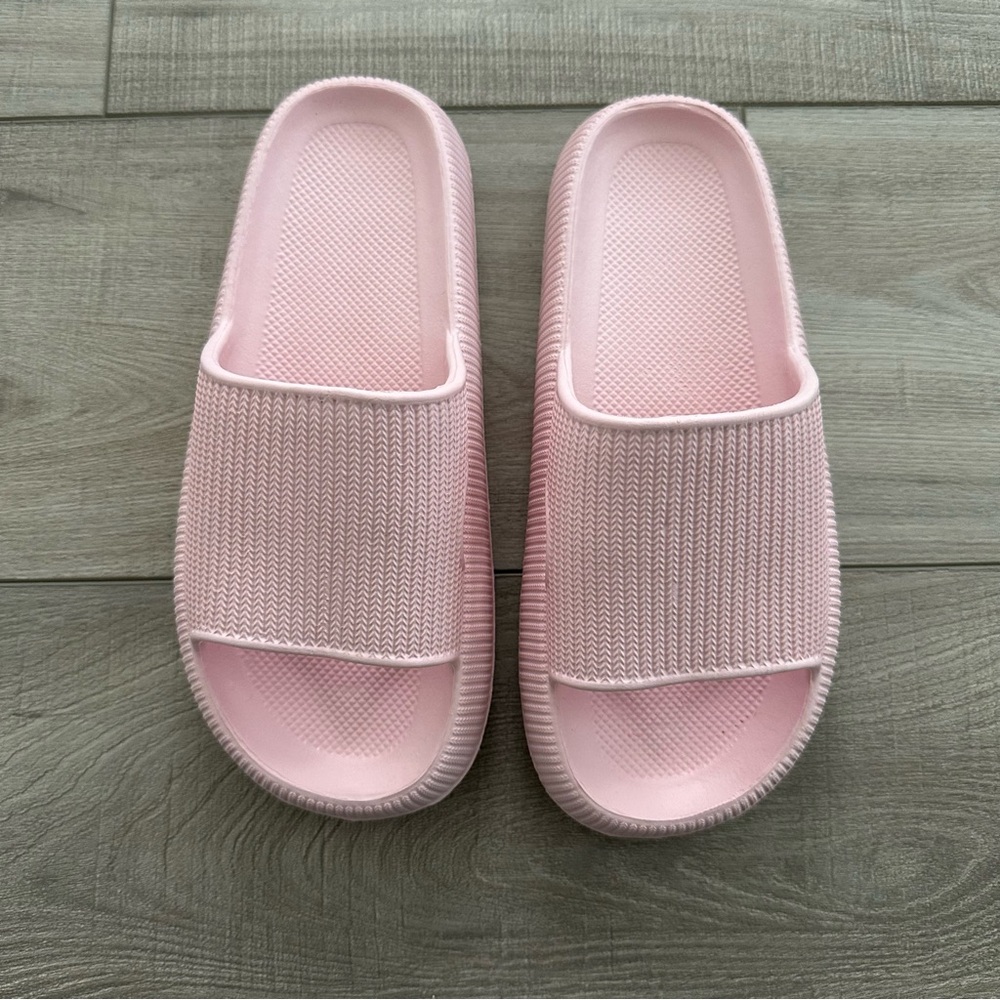 The Cloudies Original Women’s Pink Slide Sandals 6 - 6.5